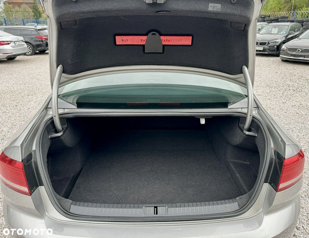 Volkswagen Passat - 38