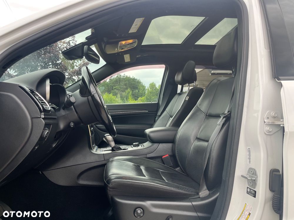 Jeep Grand Cherokee - 24