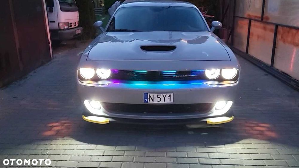 Dodge Challenger - 8