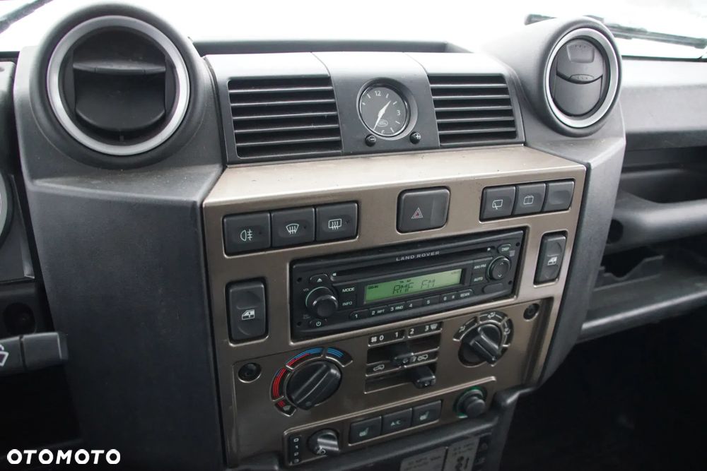 Land Rover Defender - 19