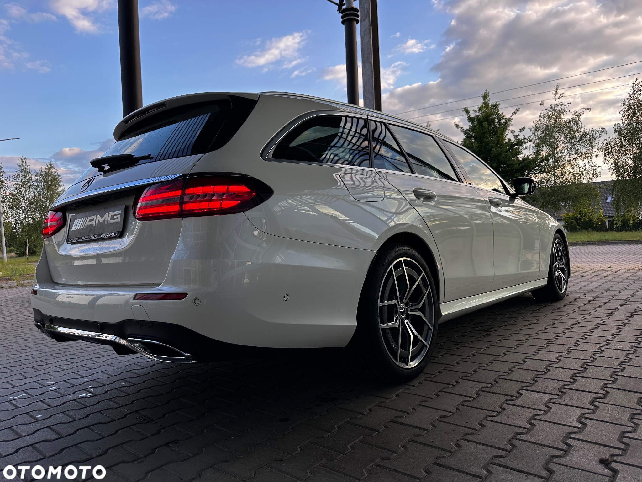 Mercedes-Benz Klasa E 220 d 4-Matic AMG/Avantgarde - 29
