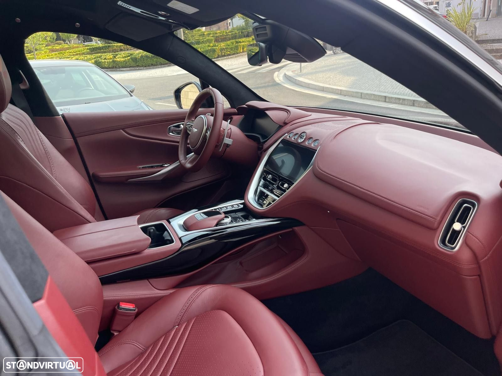 Aston Martin DBX Standard - 30