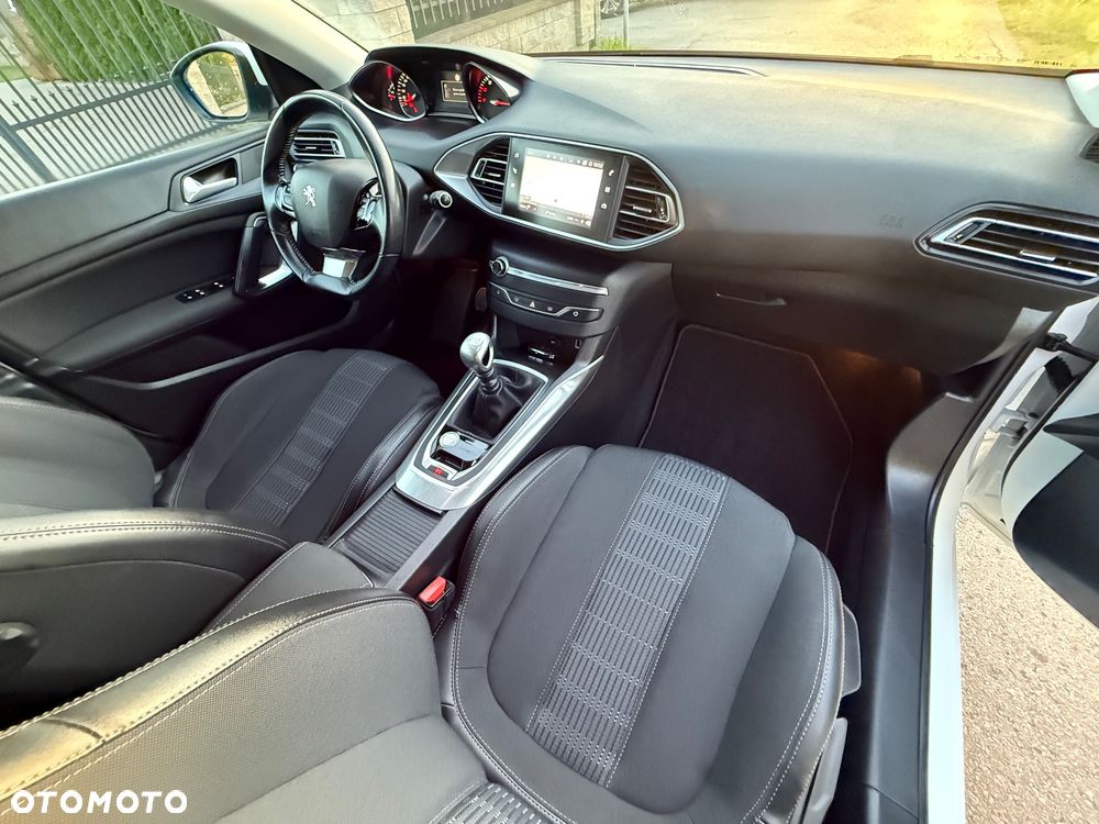 Peugeot 308 1.2 PureTech Allure S&S - 34