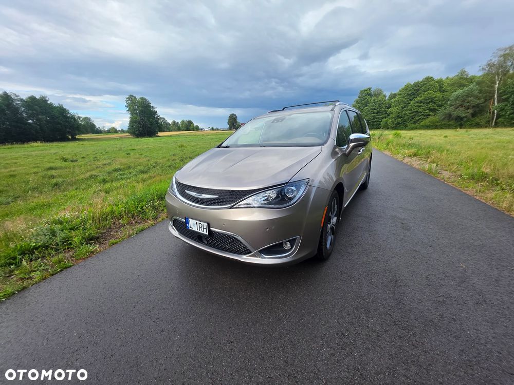Chrysler Pacifica - 1