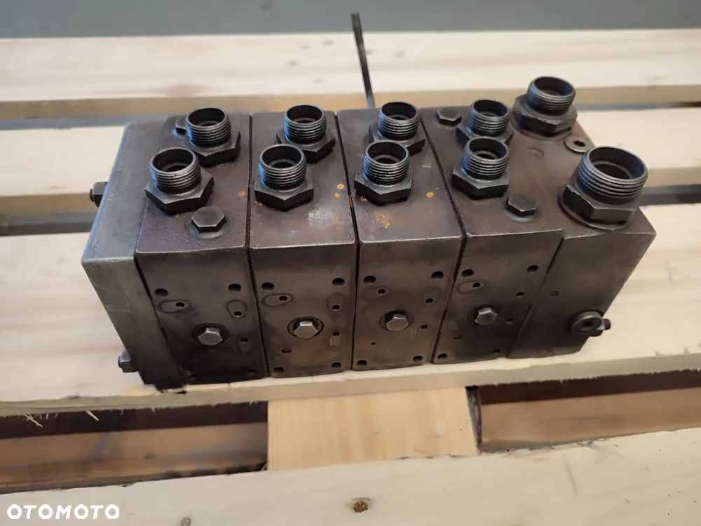 Rozdzielacz hydrauliczny Saufer Danfoss 157B6230 Schaffer - 2