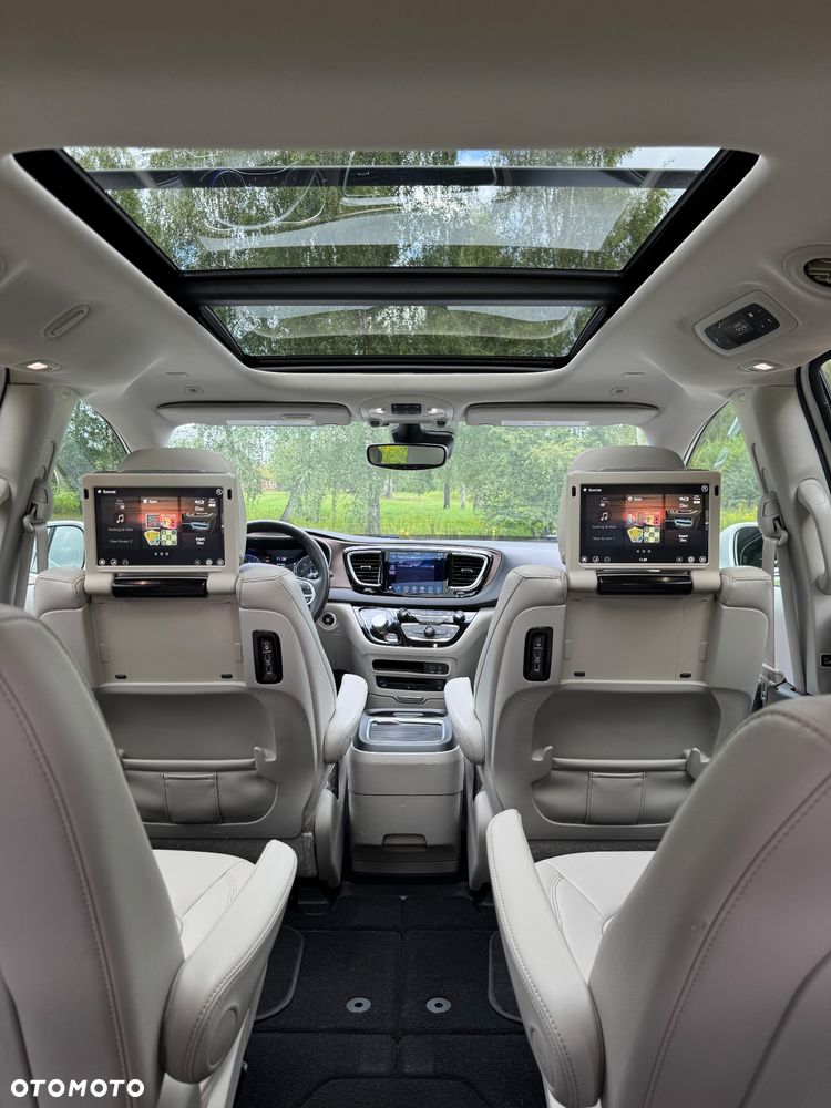 Chrysler Pacifica - 1