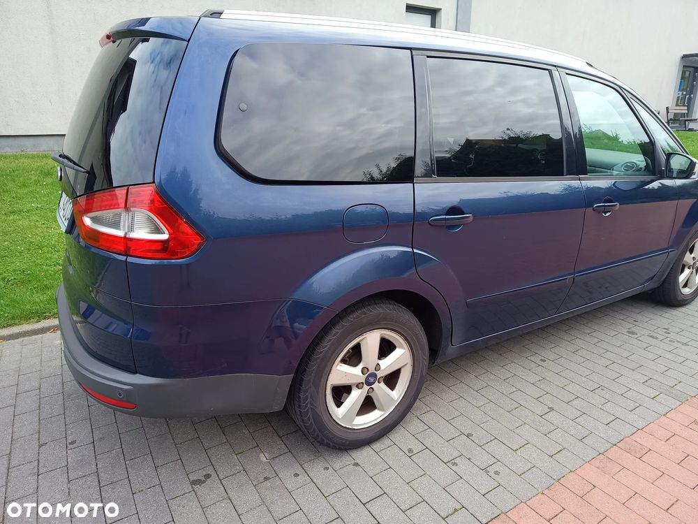Ford Galaxy 2011 photo 4