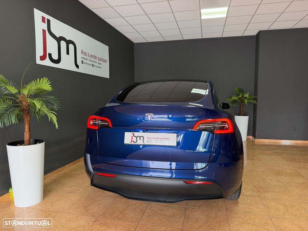 Tesla Model Y Long Range Dual Motor AWD — fotografia 13