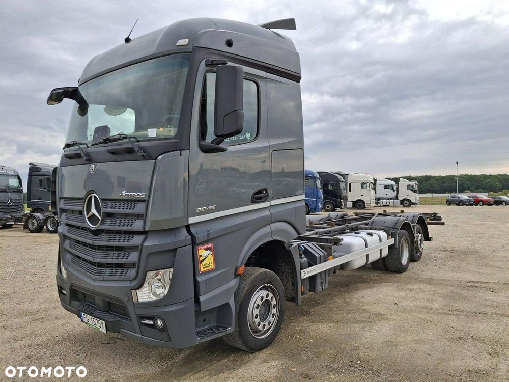 Mercedes-Benz actros - 3