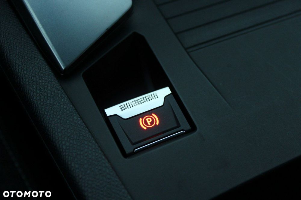 Peugeot 308 1.6 Hybrid PHEV Active Pack EAT8 - 33