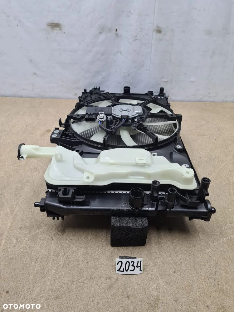 Toyota Yaris 4 IV wentylator +chłodnica wody komplet 4221367672 - 4