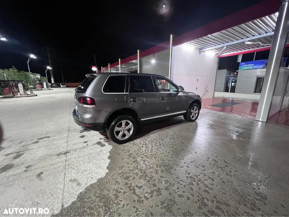 Volkswagen Touareg - 1