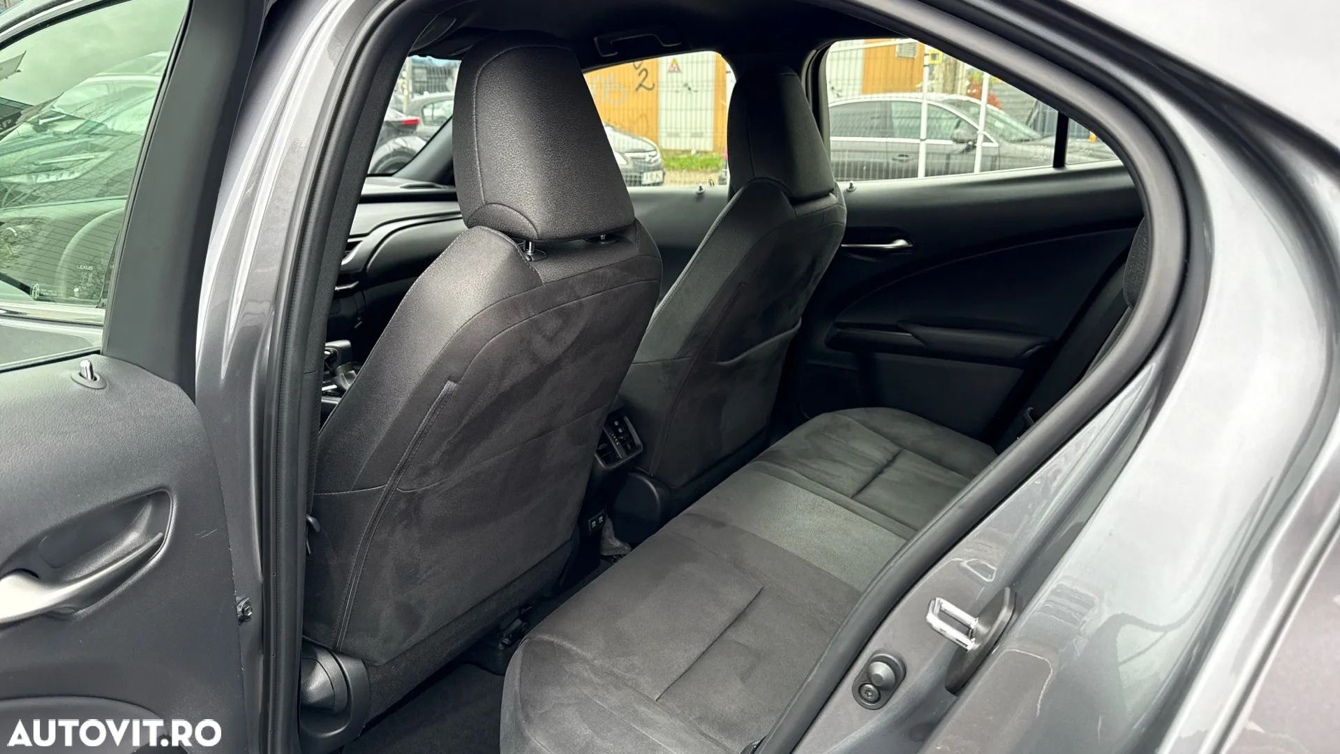 Lexus UX 250h 2.0L HEV 20H- (178 HP) 4X4 CVT Executive - 11