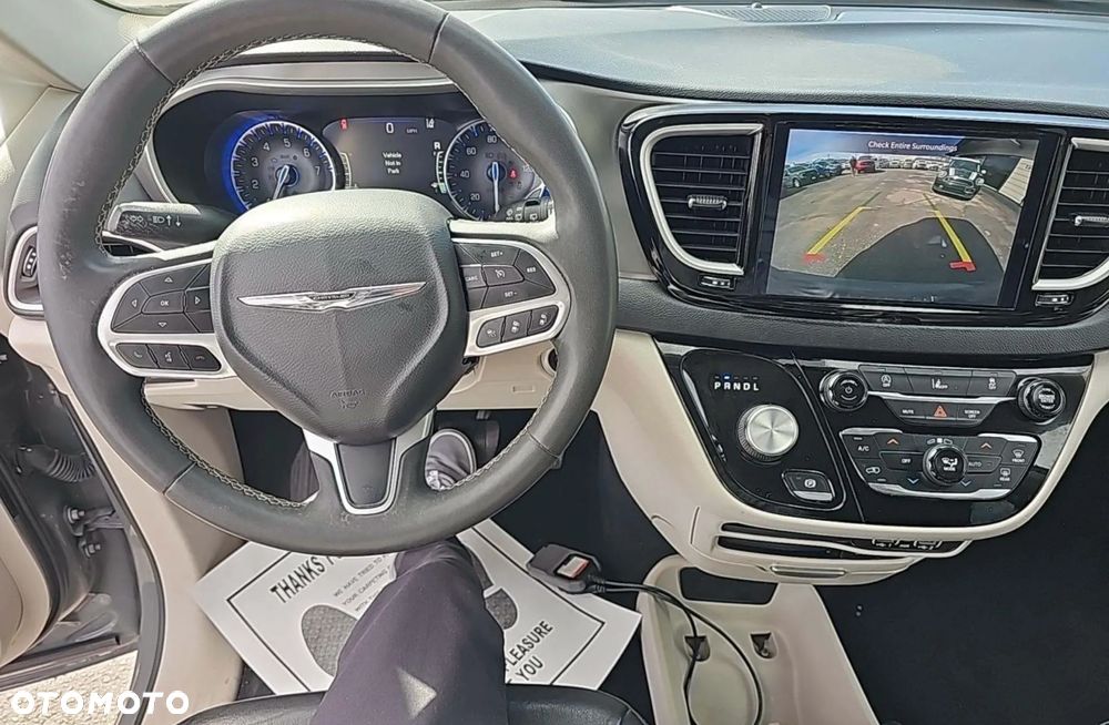 Chrysler Pacifica - 8