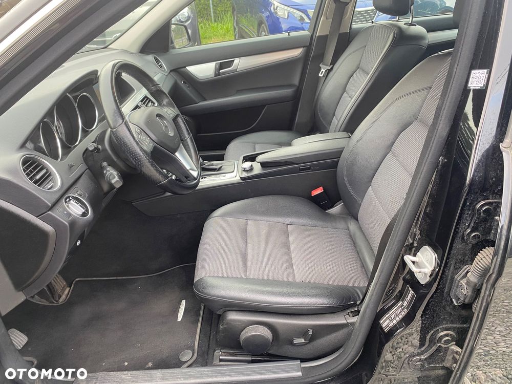 Mercedes-Benz Klasa C 180 CGI Automatik BlueEFFICIENCY Avantgarde - 23
