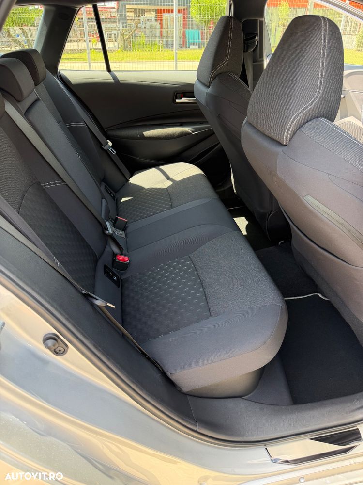 Toyota Corolla 1.8 HSD Business - 31