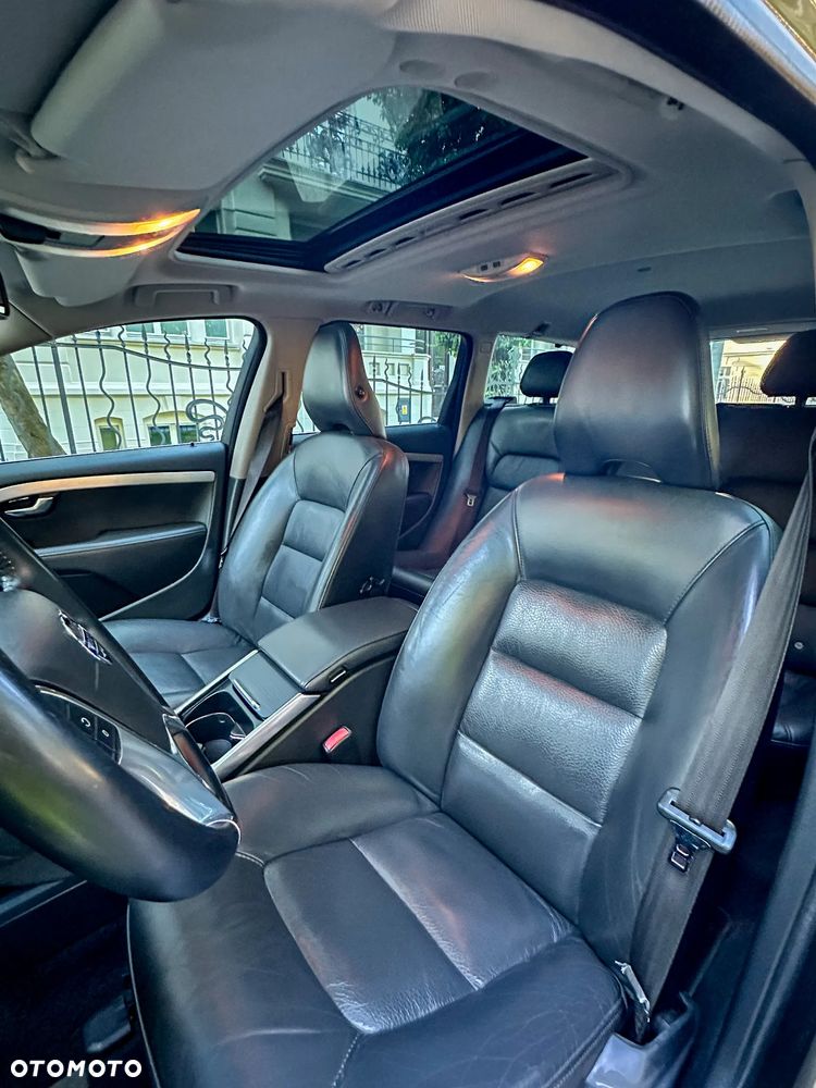 Volvo V70 D5 AWD Summum - 30