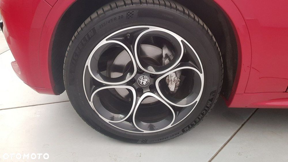 Alfa Romeo Stelvio - 13