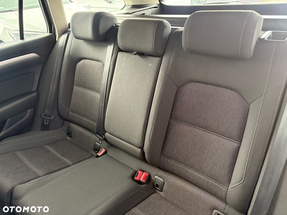 Volkswagen Passat - 14
