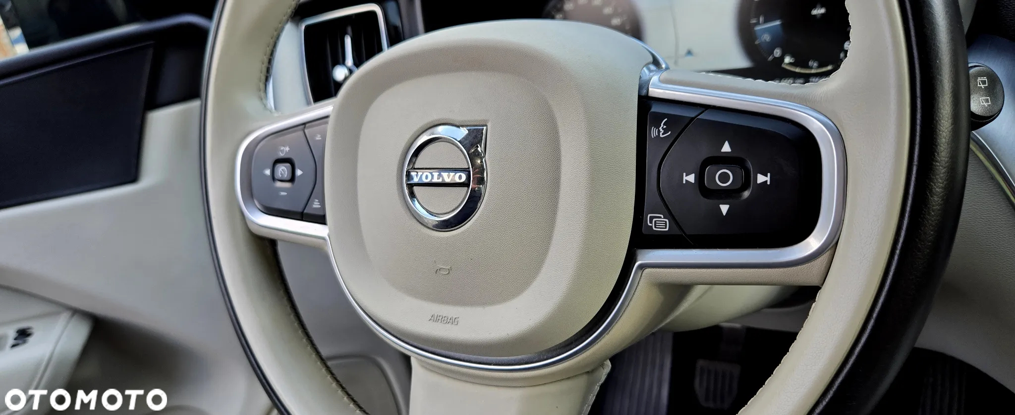 Volvo XC 60 D4 Momentum Pro - 27