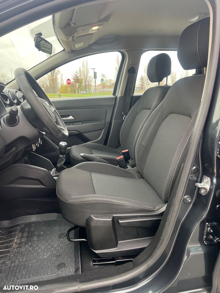 Dacia Duster 1.6 SCe Essential - 11
