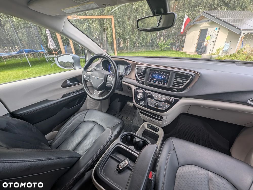 Chrysler Pacifica - 36