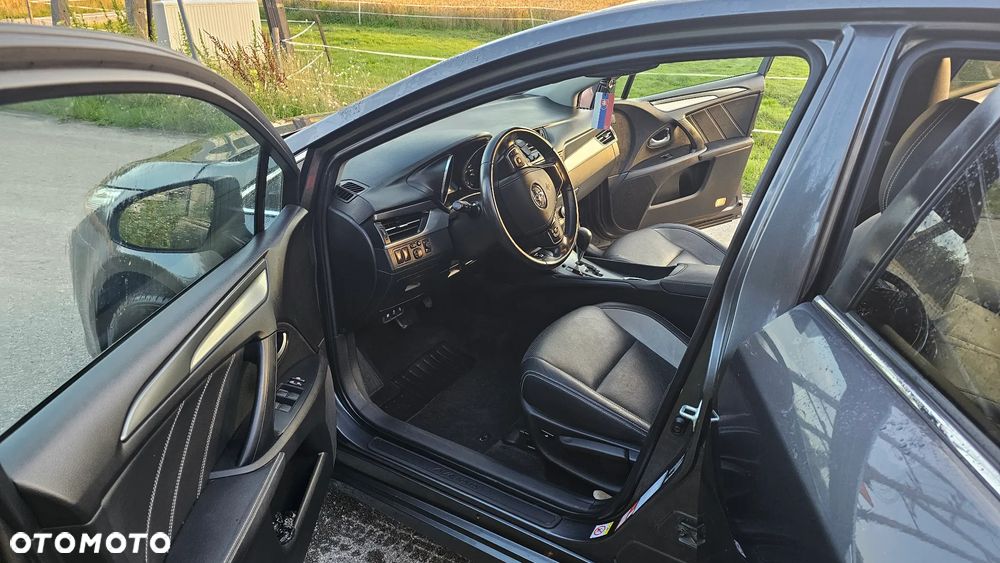 Toyota Avensis 1.8 Premium MS - 8