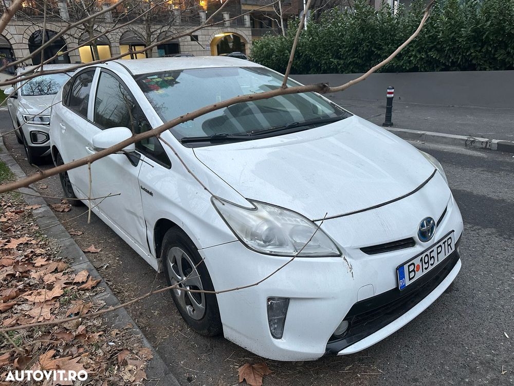 Toyota Prius (Hybrid) - 1
