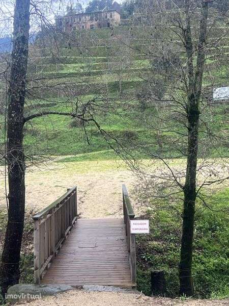 Terreno espetacular junto a praia fluvial em Cinfães - Grande imagem: 3/6