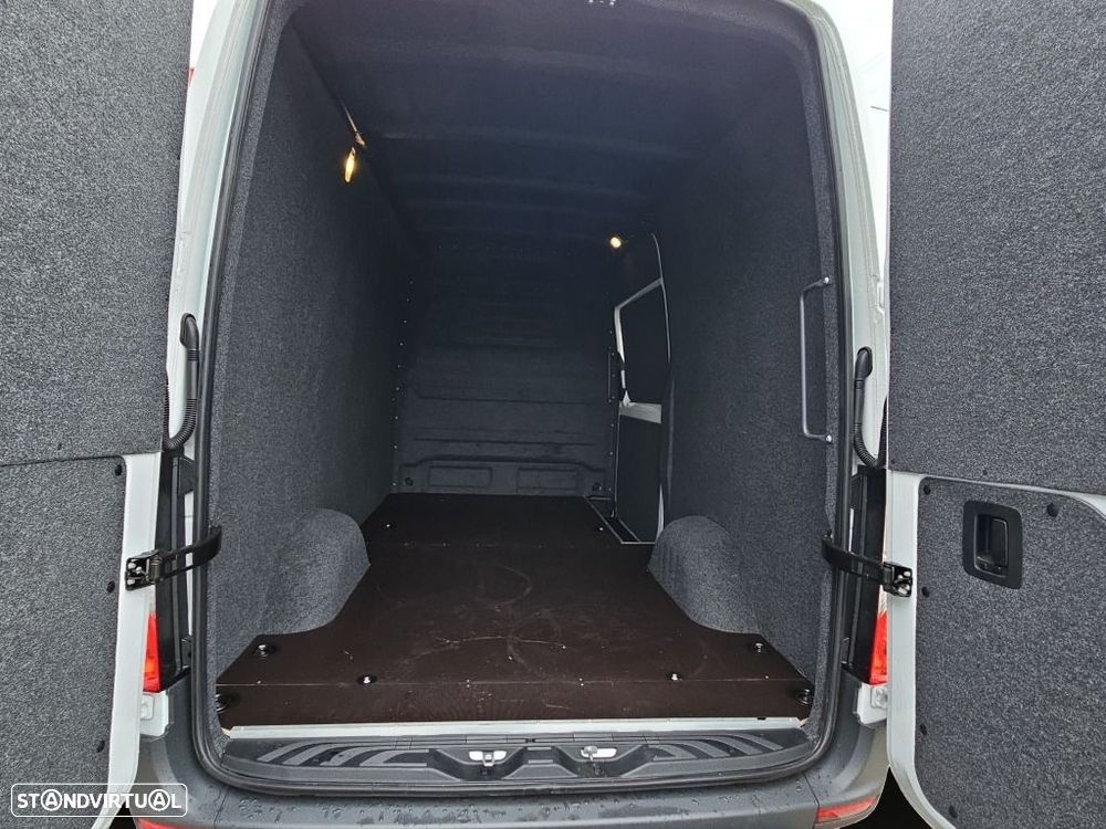Mercedes-Benz ESPRINTER 24- 81 KWH 320/37 PRO - 12