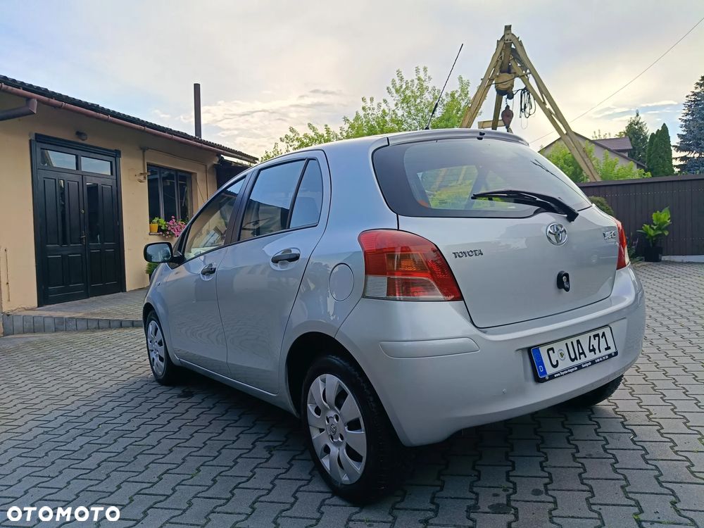Toyota Yaris - 4