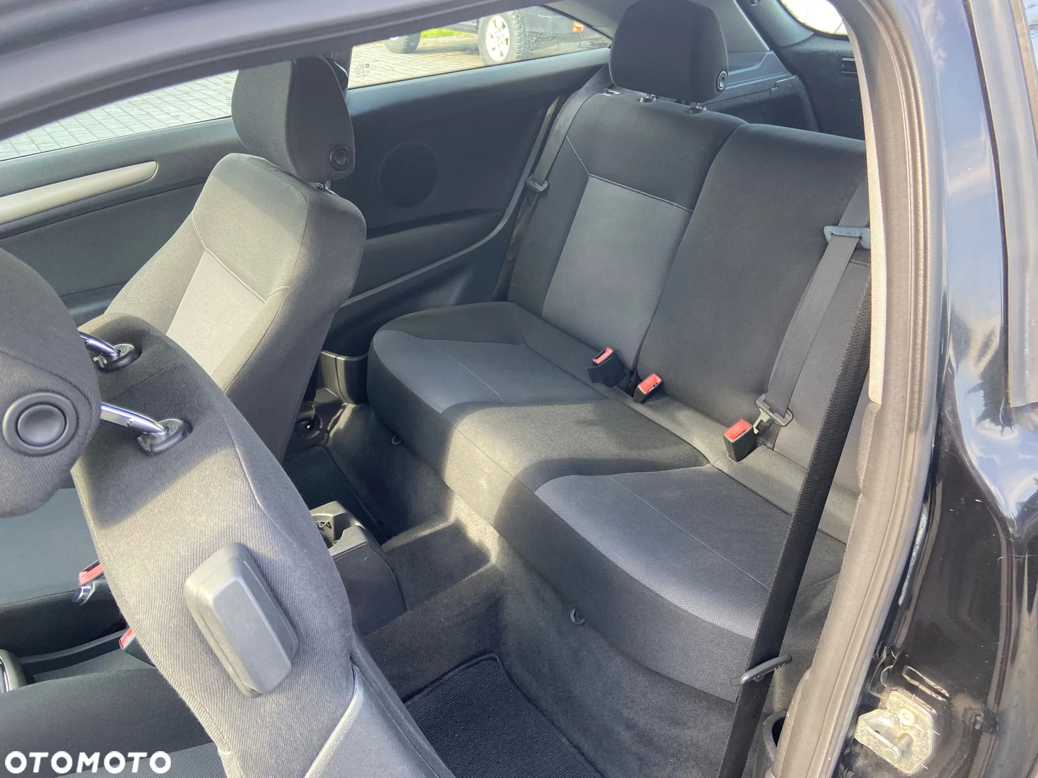 Opel Astra GTC 1.6 - 23