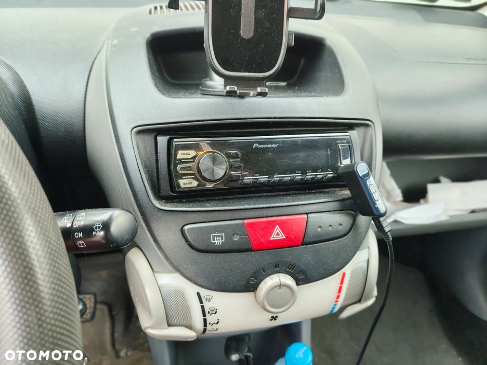 Peugeot 107 2006 photo 5