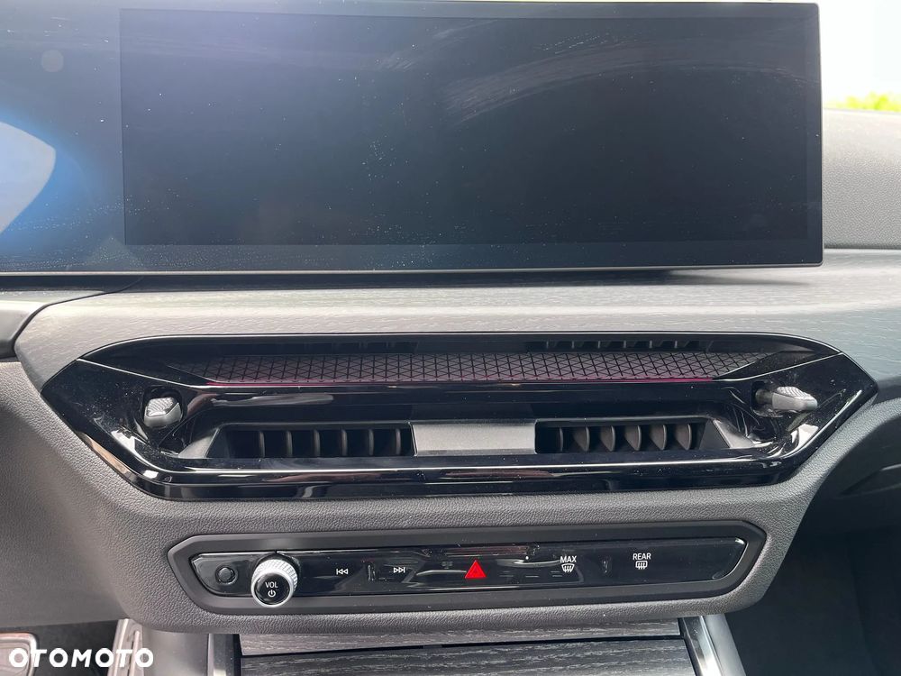 BMW Seria 3 320d xDrive mHEV - 16