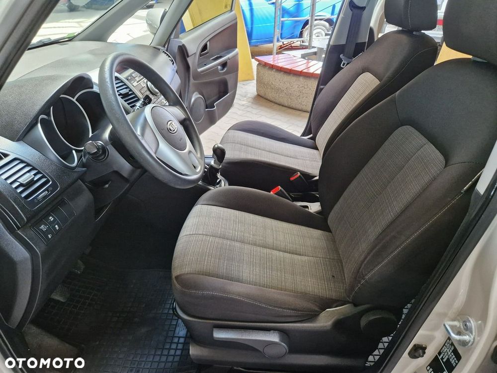 Kia Venga - 11