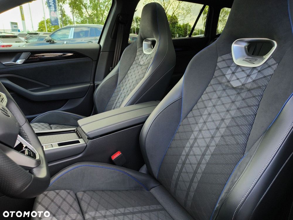 Volkswagen Passat - 12