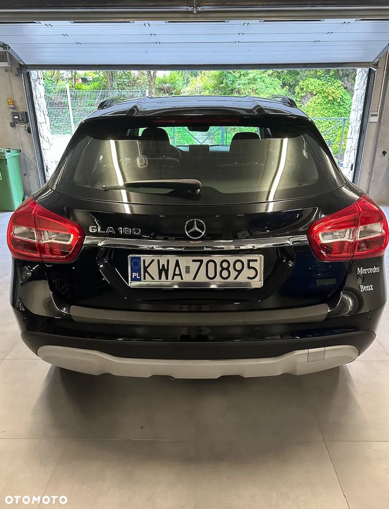 Mercedes-Benz GLA 180 7G-DCT - 9