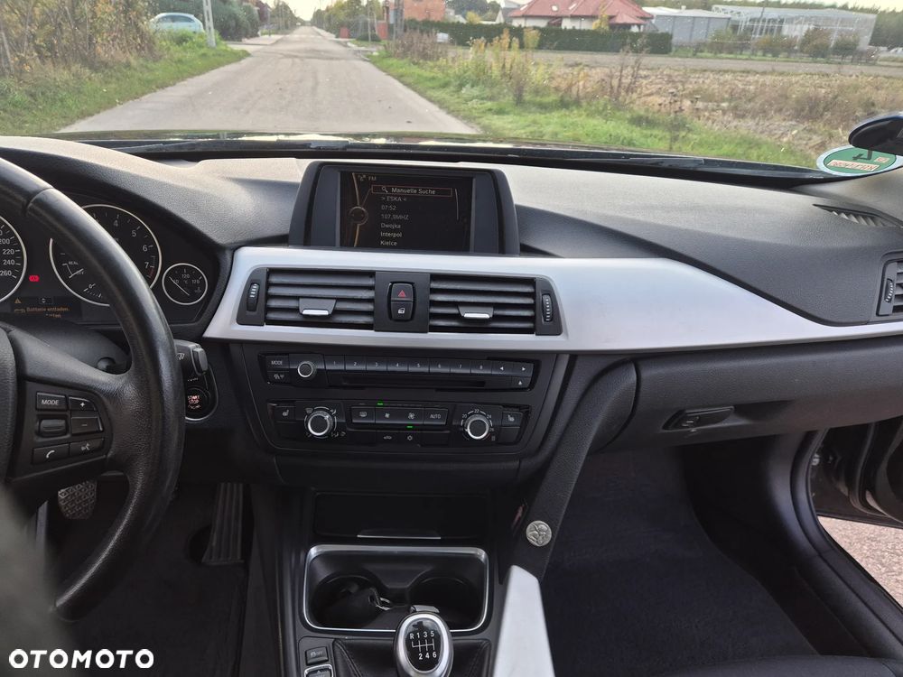 BMW Seria 3 320i - 11
