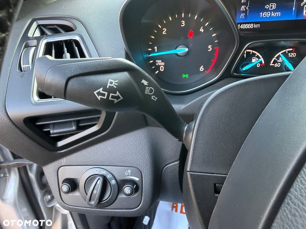 Ford Kuga 2.0 TDCi 2x4 Titanium - 30