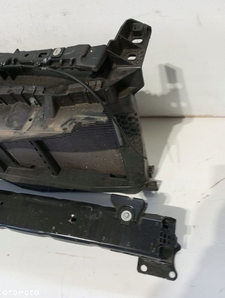 PAS PRZEDNI CHŁODNICE OPEL CORSA F - 2