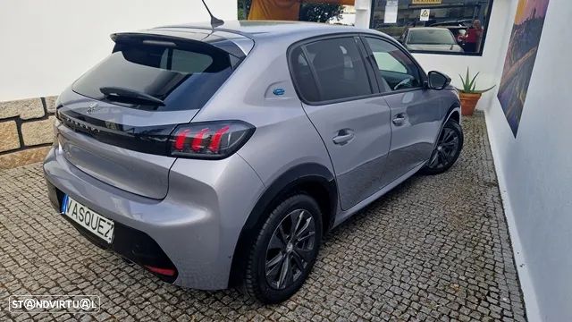 Peugeot e-208 Allure - 9