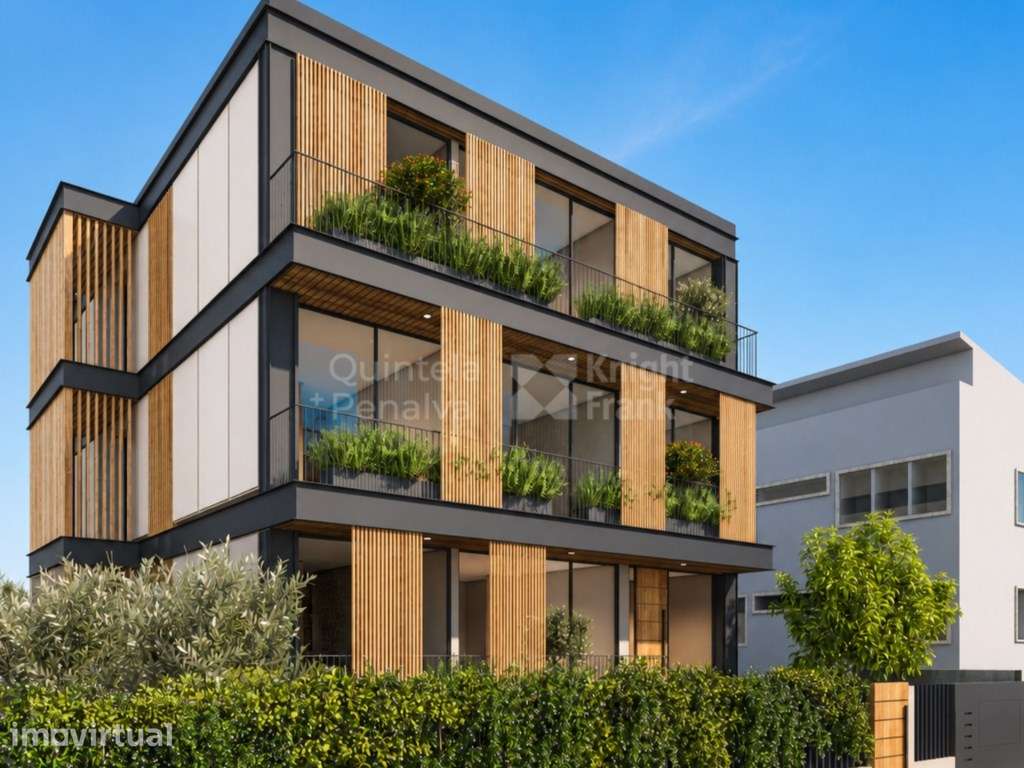 Apartamento T3 com estacionamento na Azarujinha, São João do Estoril