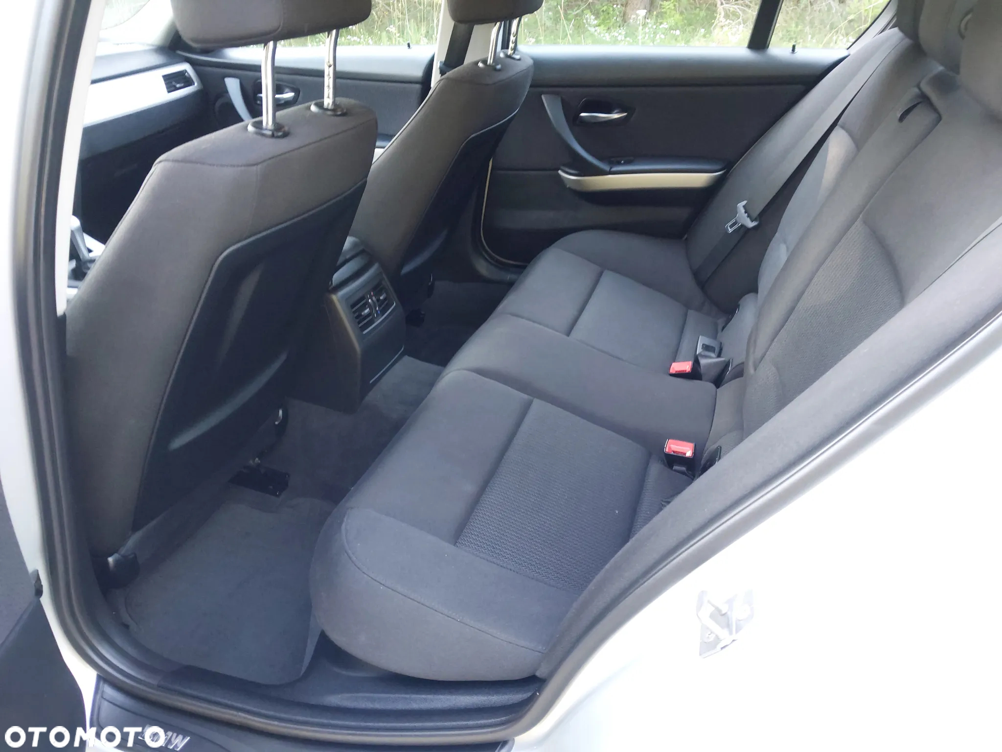 BMW Seria 3 318d - 23