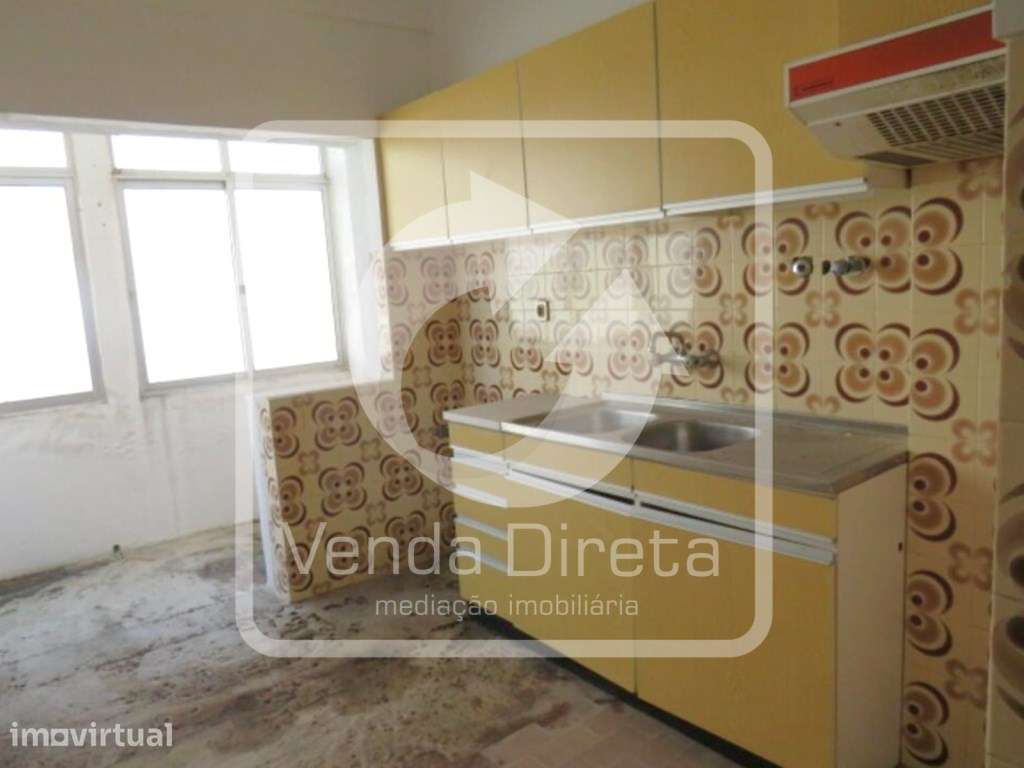 Apartamento T1 com Potencial de Valorização junto ao Parque Zeca Af... - Grande imagem: 2/23