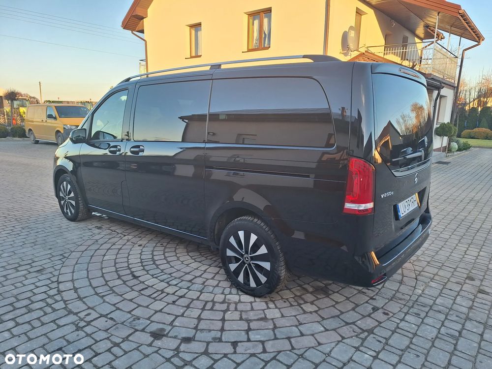 Mercedes-Benz Klasa V - 8