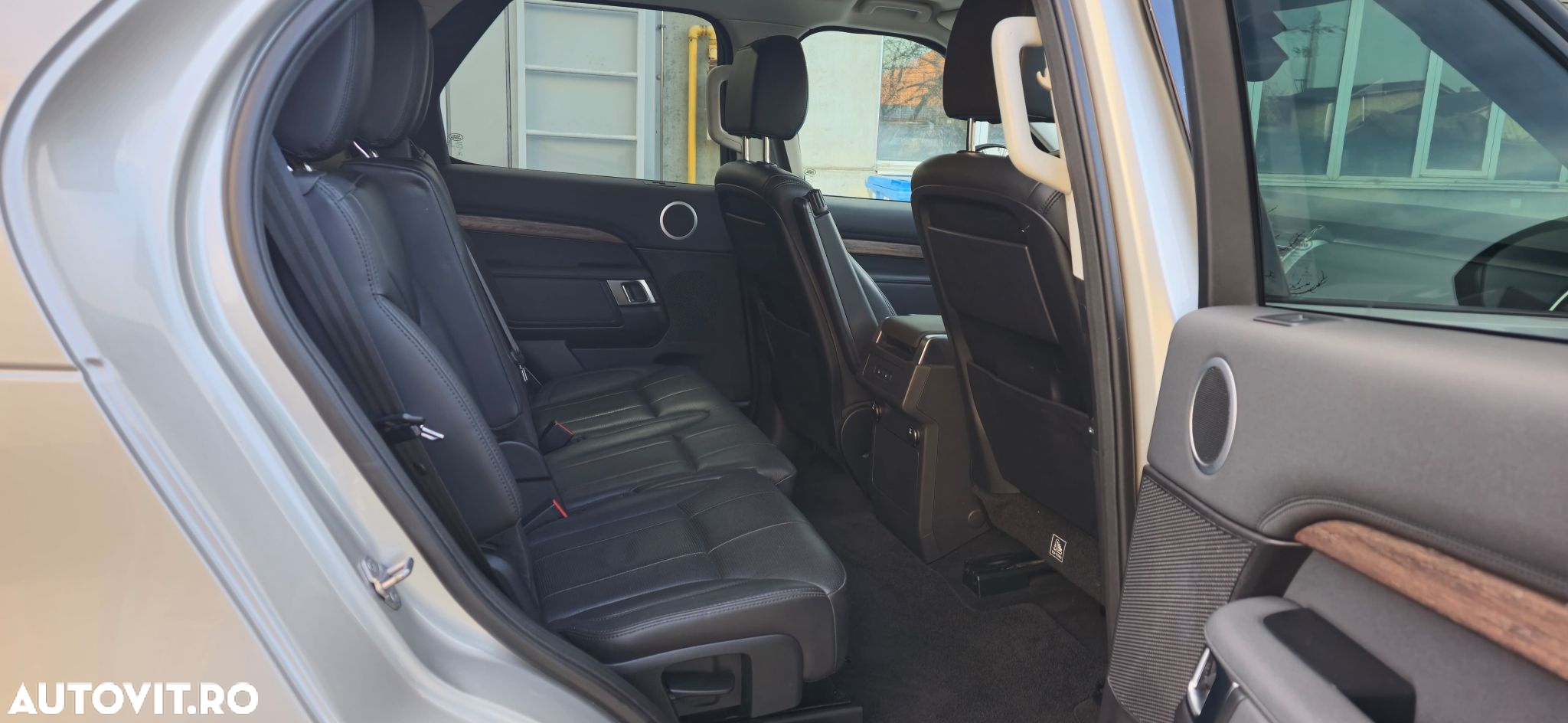 Land Rover Discovery 3.0 L TD6 SE - 11