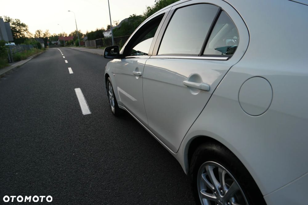 Mitsubishi Lancer - 10