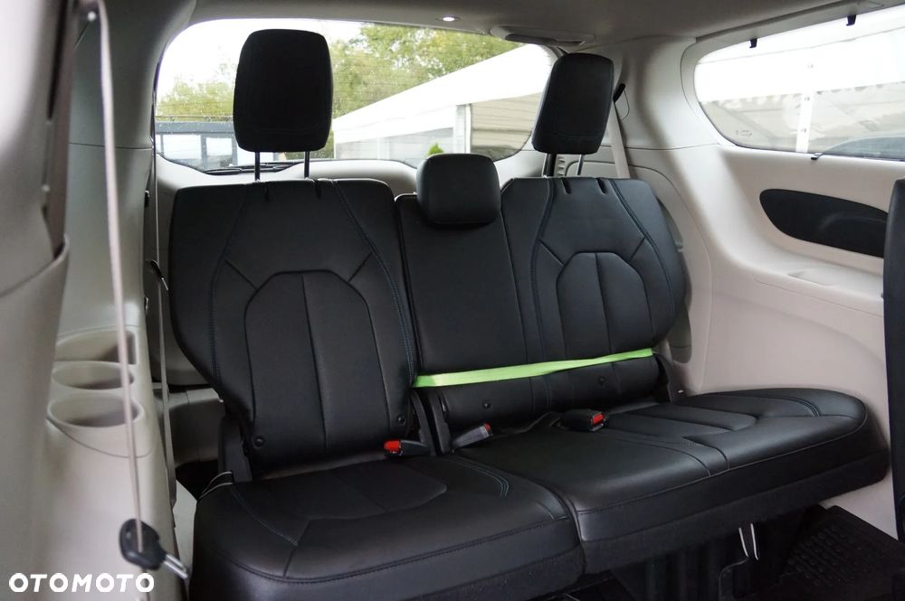 Chrysler Pacifica - 33