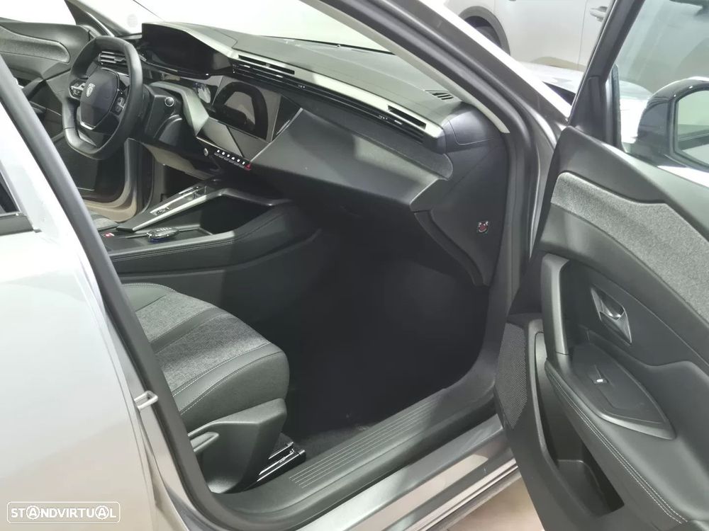 Peugeot 408 1.2 Hybrid Allure e-DCS6 - 13