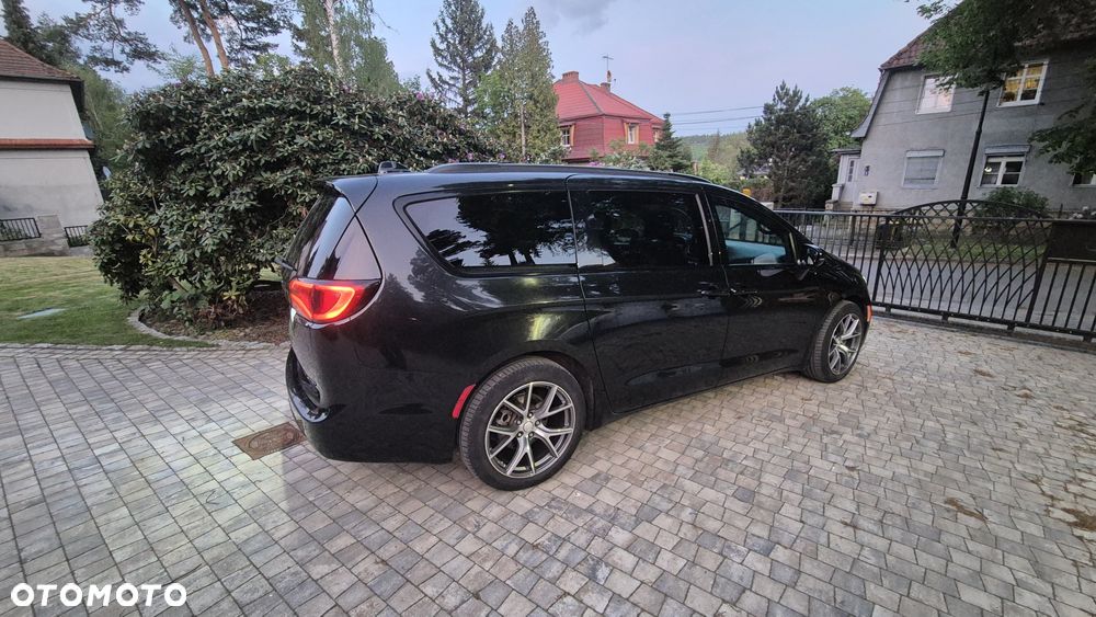 Chrysler Pacifica - 3